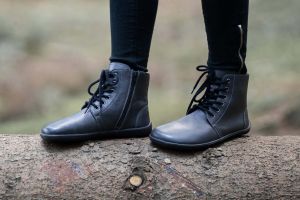 Barefoot kotníkové boty Be Lenka Nord – Charcoal na noze