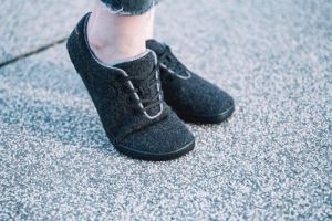 Vlněné boty ZAQQ LIQE dark grey na noze