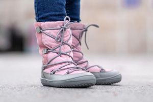 Dětské zimní barefoot sněhule Be Lenka Snowfox - Pink Grey na noze