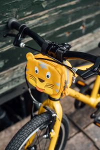 Dětská taška na řídítka Affenzahn Handlebar Tiger - yellow na kole 2