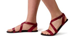  Dámské barefoot sandále Ahinsa shoes Hava vínové na noze
